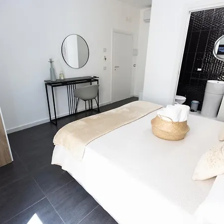 Lena Vecchia Μπάρι